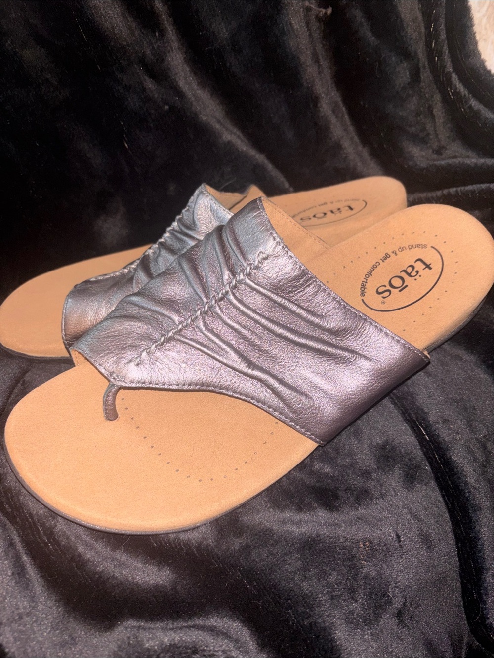 Taos Staples Metallic Leather Comfort Thong Sandals Pewter Women’s 10 US NWOT - Picture 2 of 6